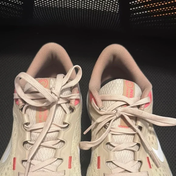 Nike Tan and White Running Shoes - Picture 9 of 9